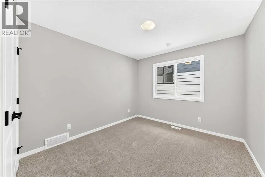 547 Mercado Avenue SE