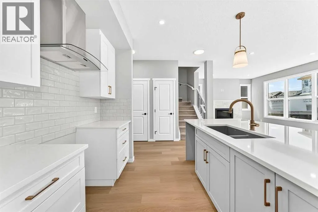547 Mercado Avenue SE