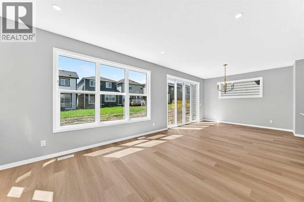547 Mercado Avenue SE