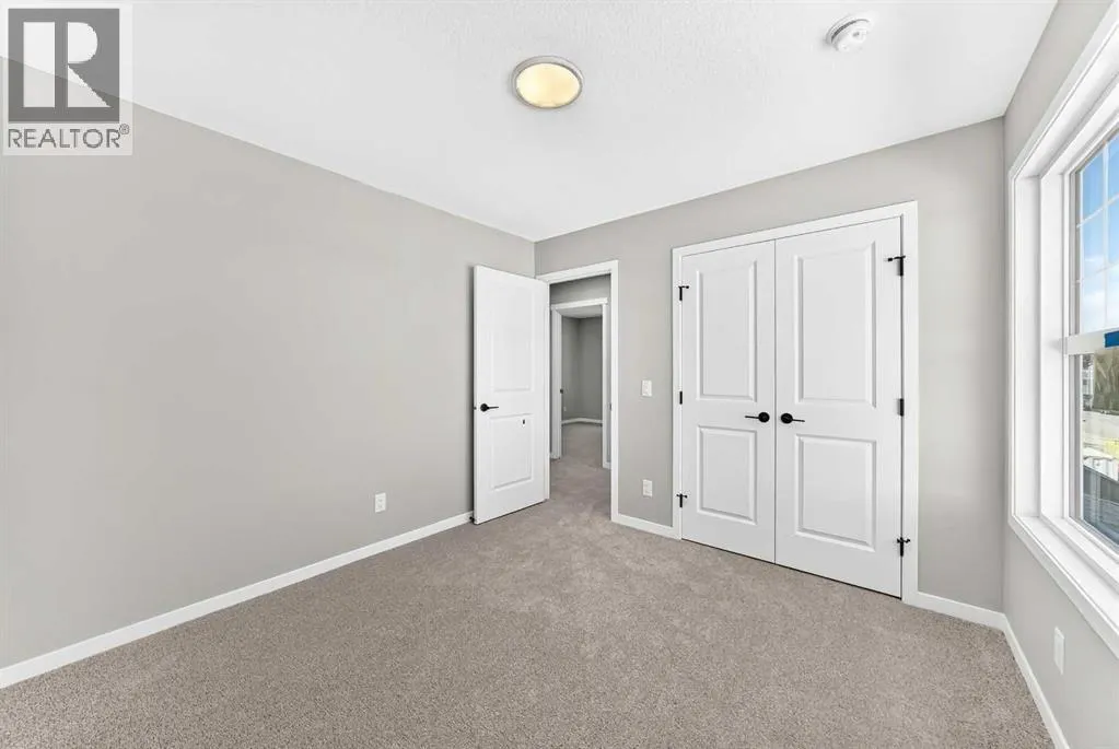 547 Mercado Avenue SE