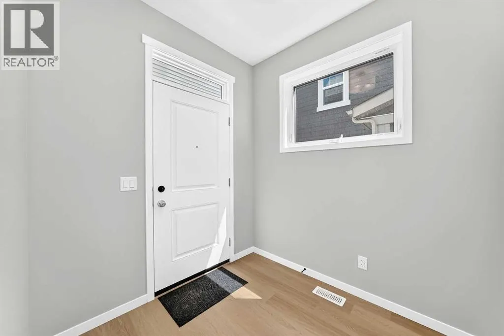 547 Mercado Avenue SE