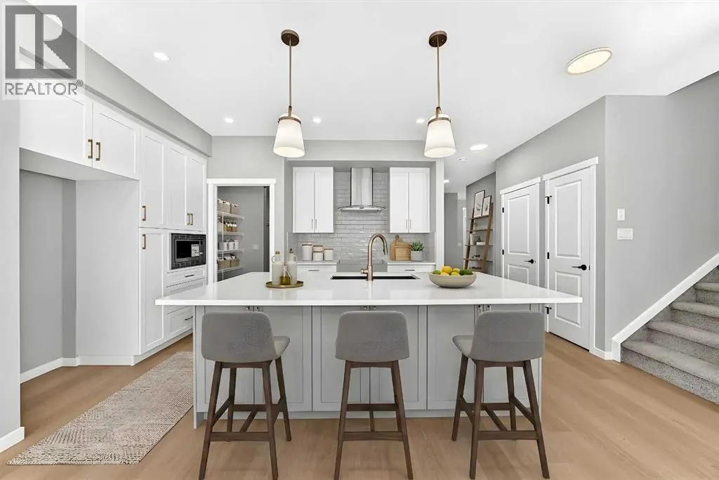 547 Mercado Avenue SE