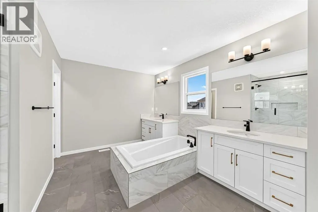 547 Mercado Avenue SE