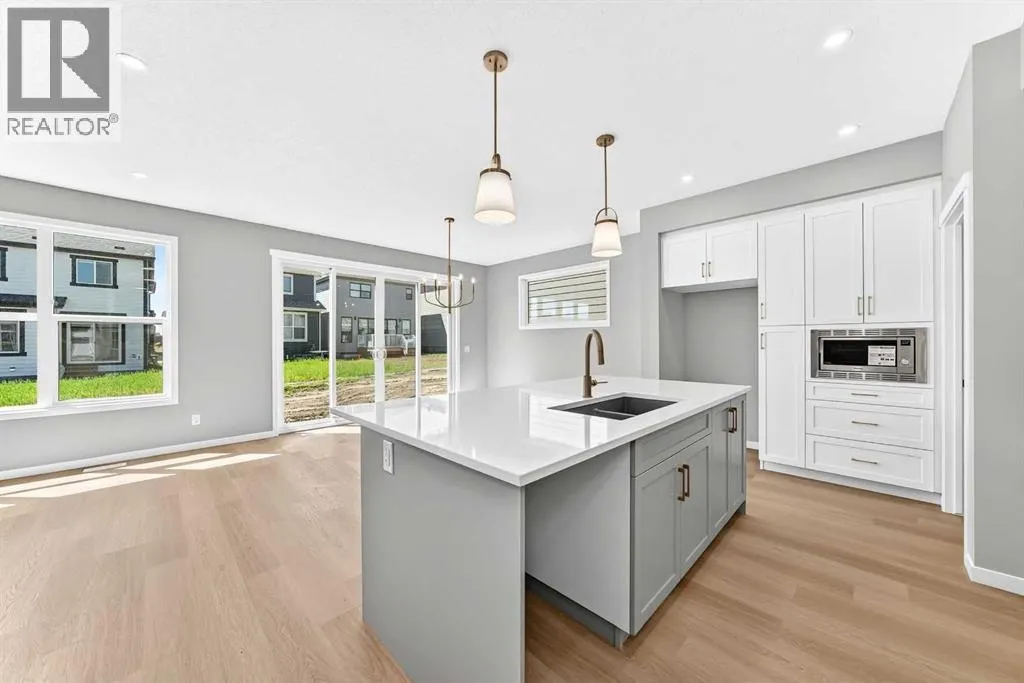 547 Mercado Avenue SE
