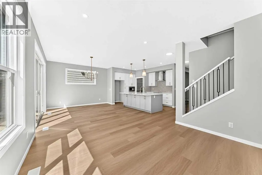 547 Mercado Avenue SE