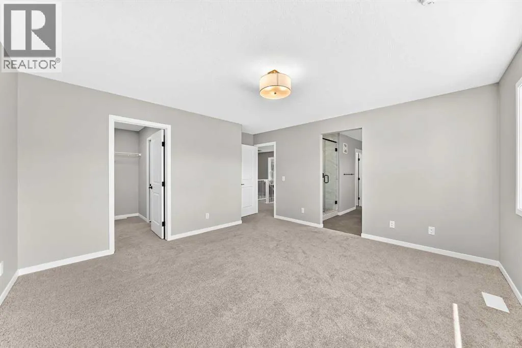 547 Mercado Avenue SE