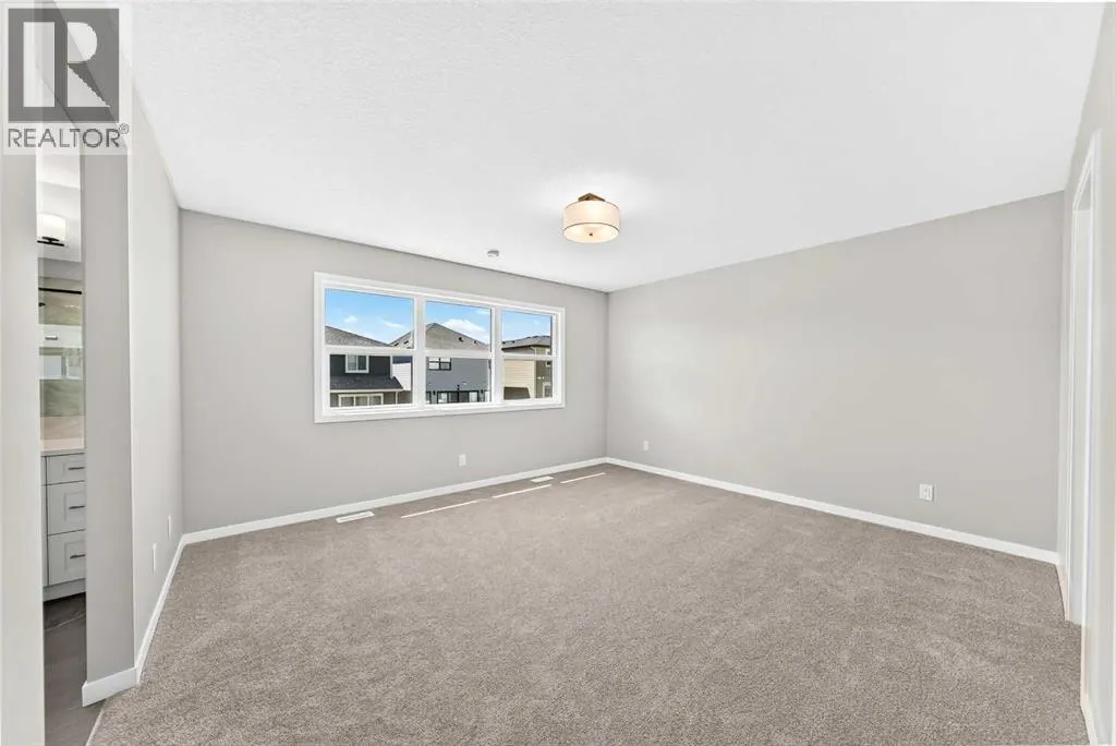 547 Mercado Avenue SE