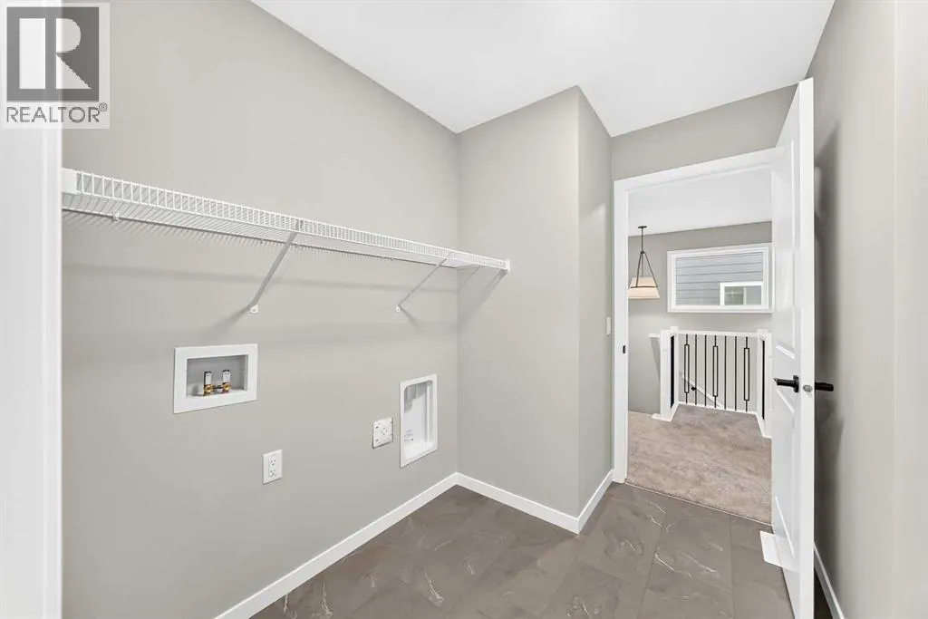 547 Mercado Avenue SE