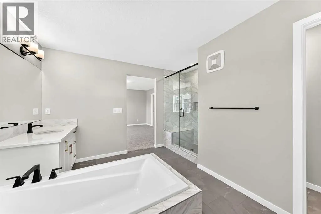 547 Mercado Avenue SE