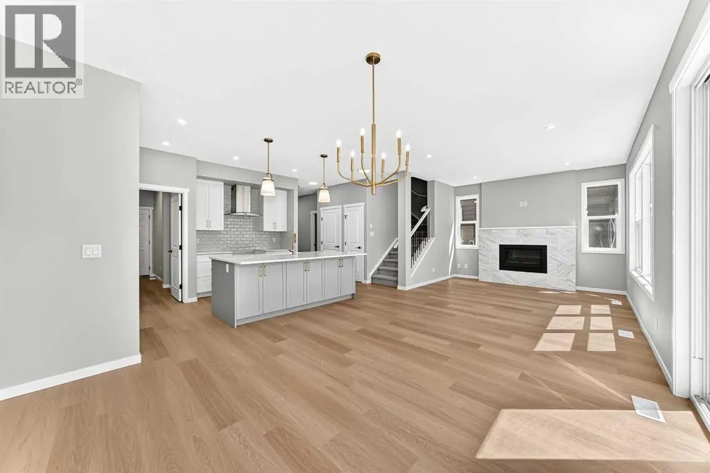 547 Mercado Avenue SE