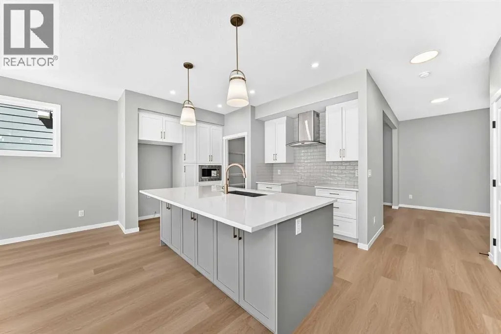 547 Mercado Avenue SE