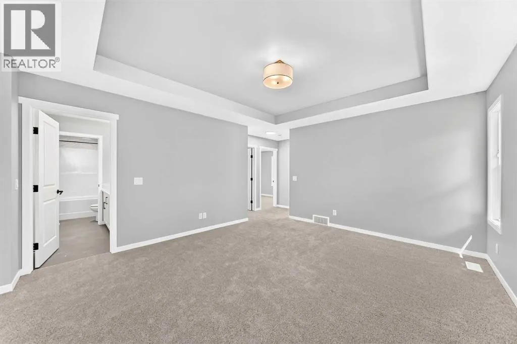 547 Mercado Avenue SE