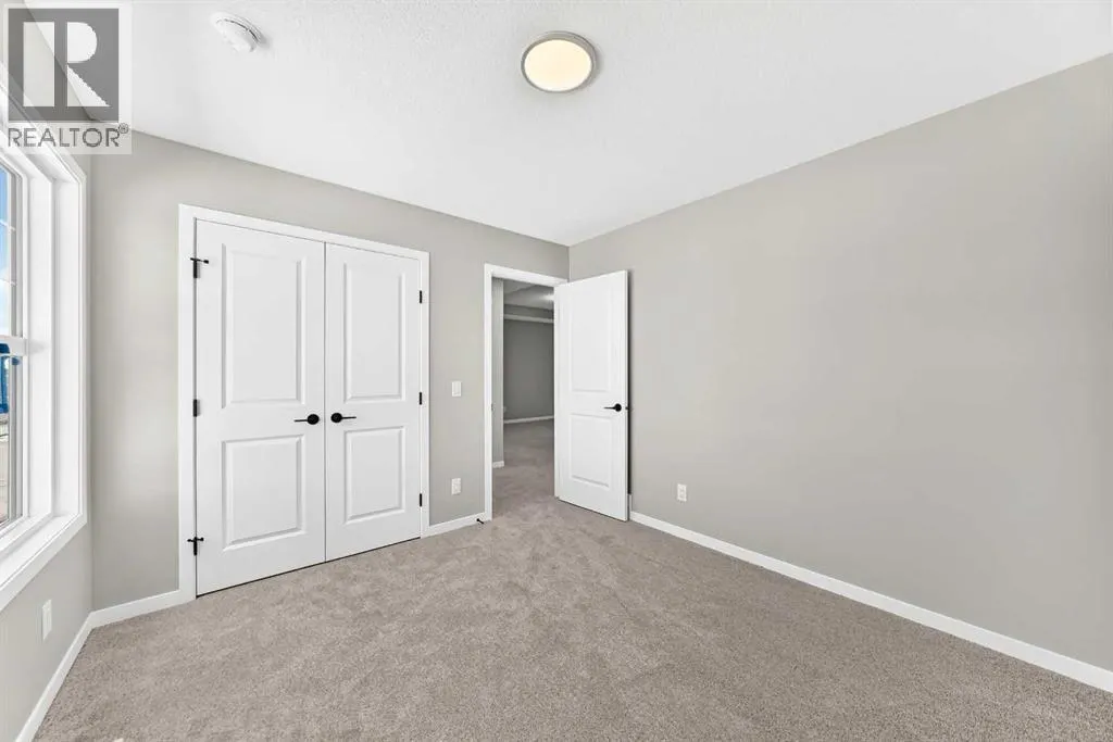547 Mercado Avenue SE