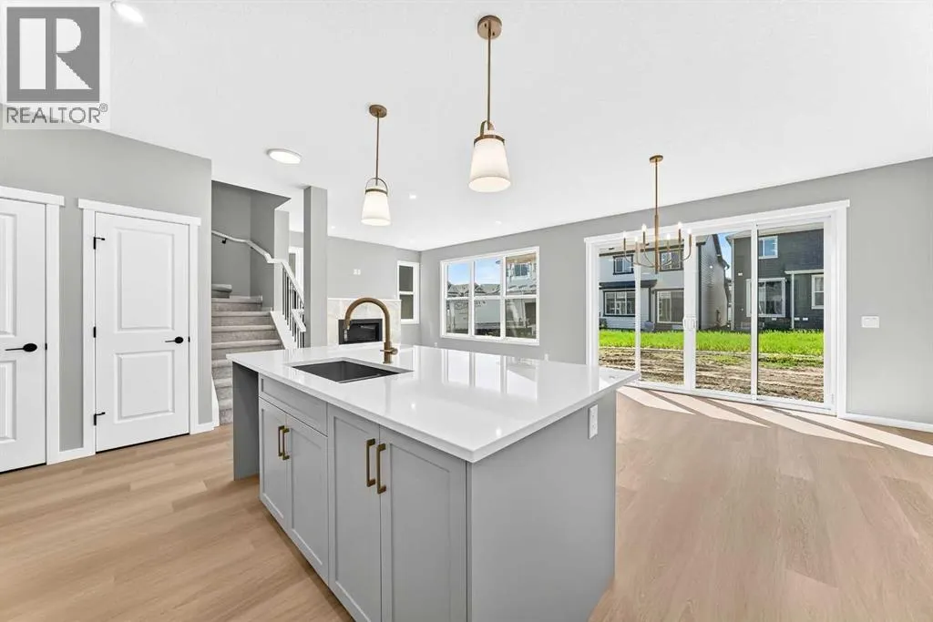 547 Mercado Avenue SE