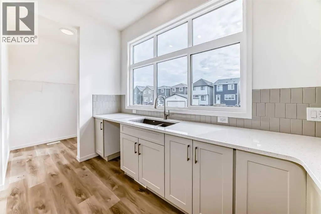 36 Mercado Road SE