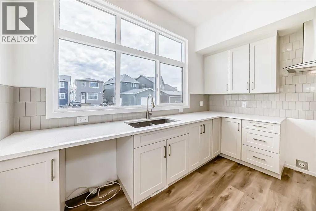 36 Mercado Road SE