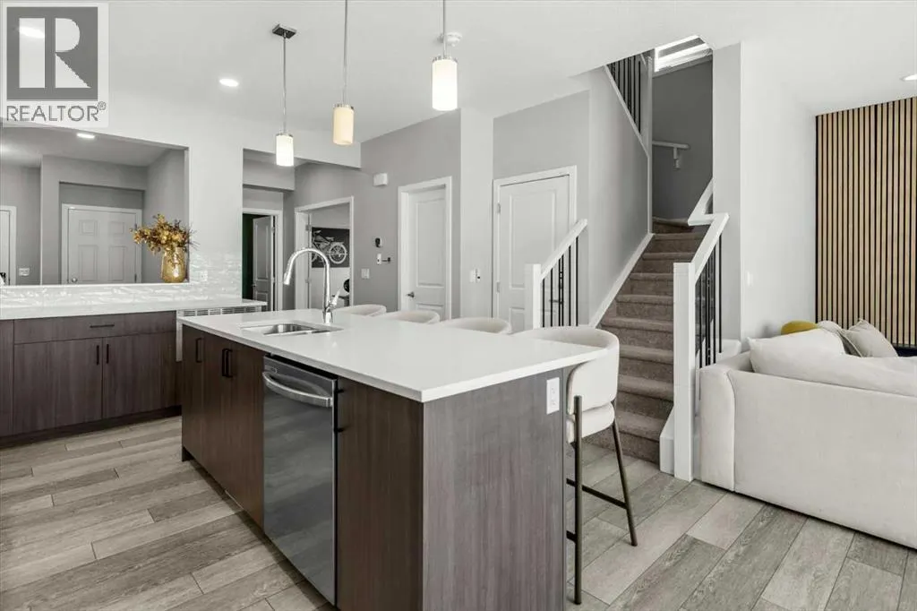 243 Silver Spruce Grove SW
