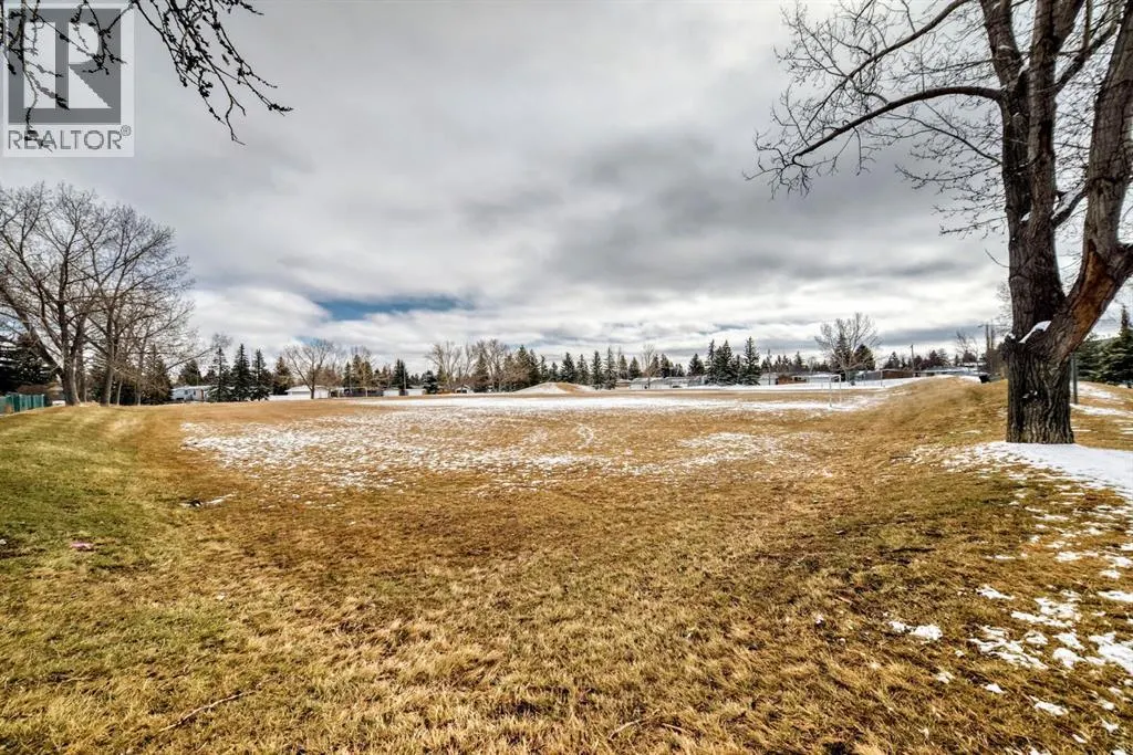 702, 9930 Bonaventure Drive SE