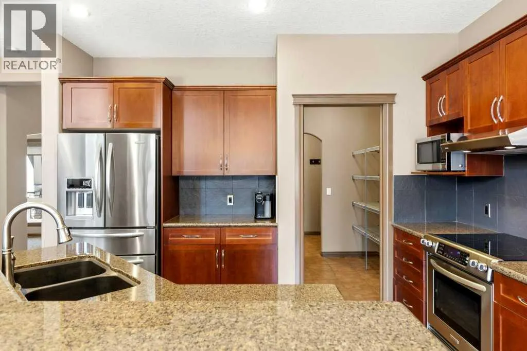 23 Aspen Stone Crescent SW
