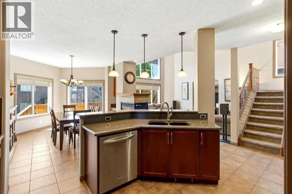 23 Aspen Stone Crescent SW