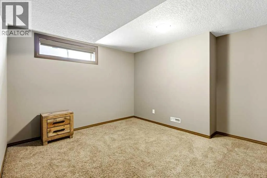 23 Aspen Stone Crescent SW
