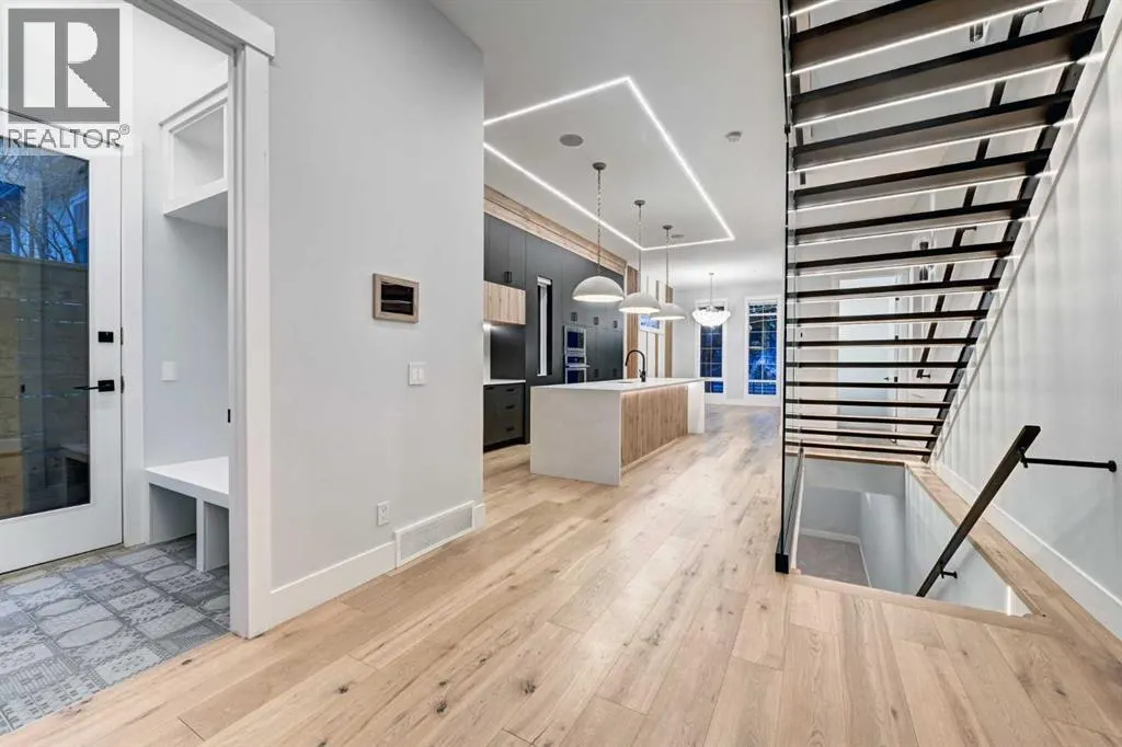 1904 13 Street SW
