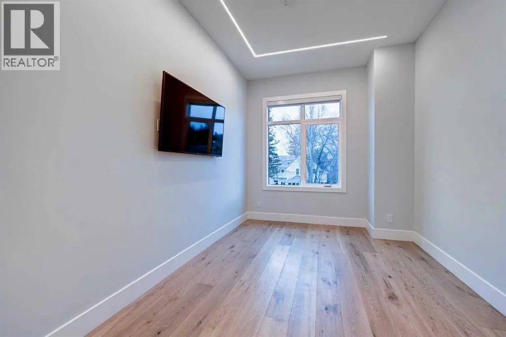 1904 13 Street SW