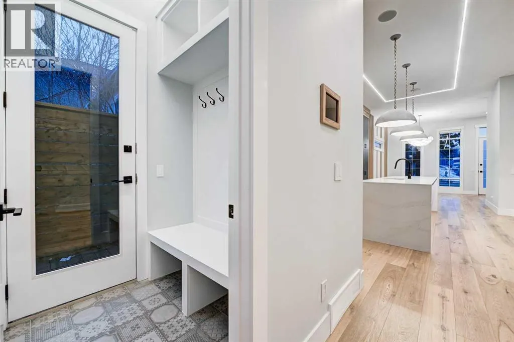 1904 13 Street SW