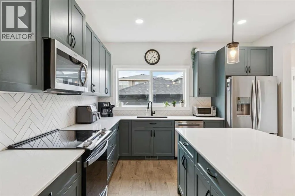 198 Legacy Reach Crescent SE