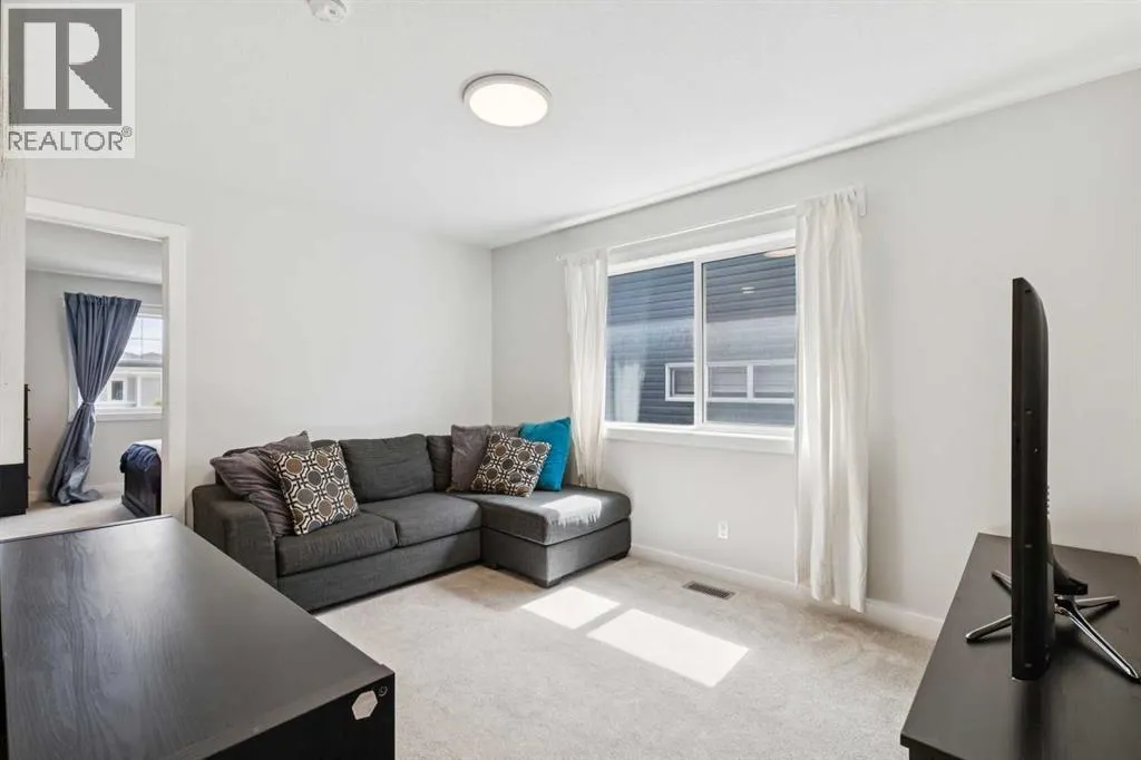 198 Legacy Reach Crescent SE