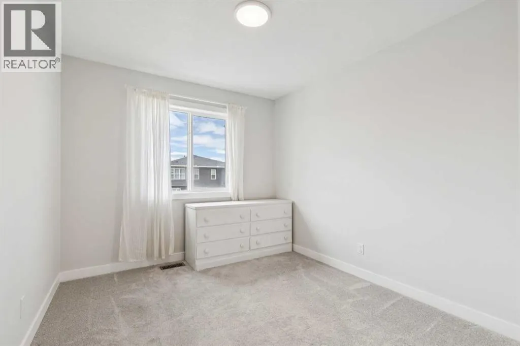 198 Legacy Reach Crescent SE