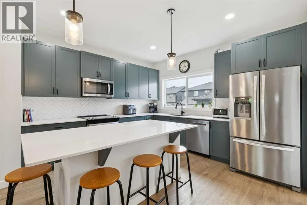 198 Legacy Reach Crescent SE