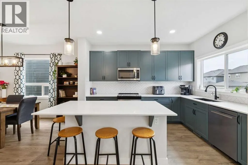 198 Legacy Reach Crescent SE