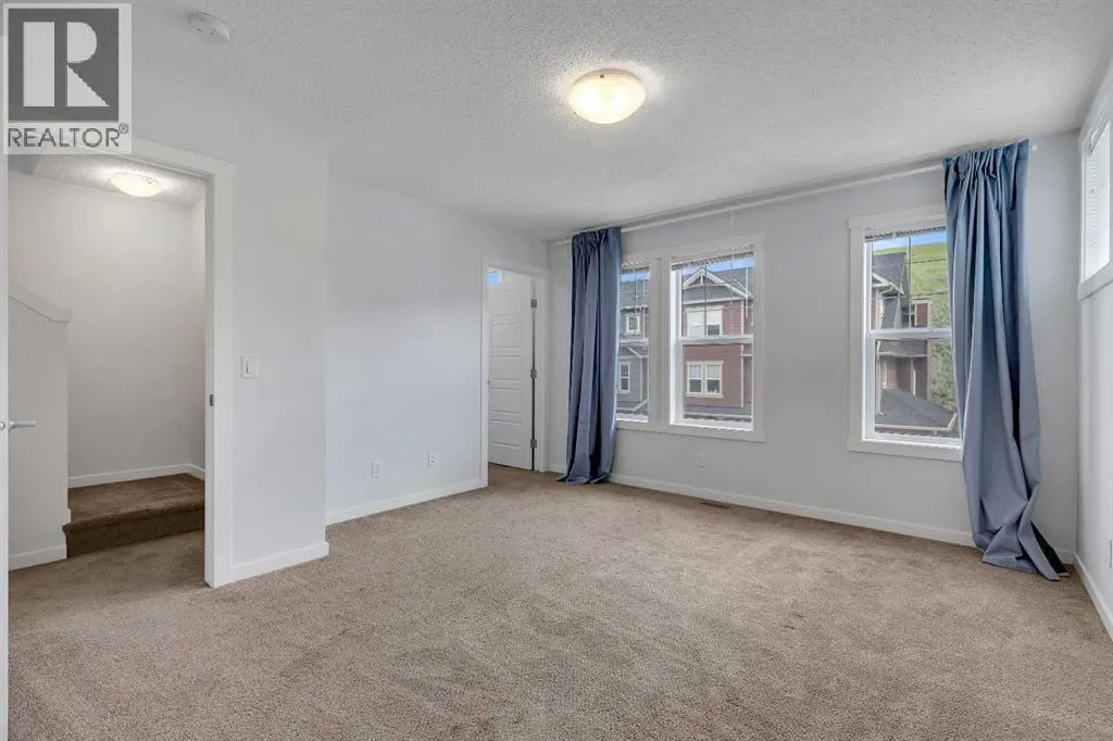237 Cranbrook Square SE