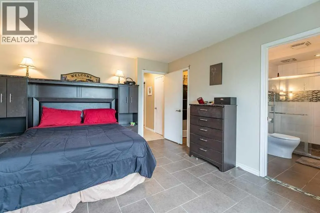 250 Mt Lorette Close SE