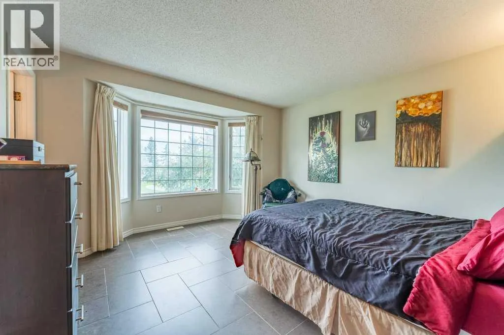250 Mt Lorette Close SE