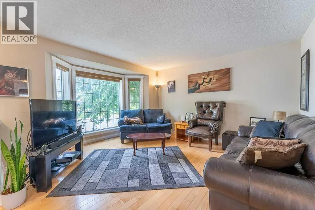 250 Mt Lorette Close SE