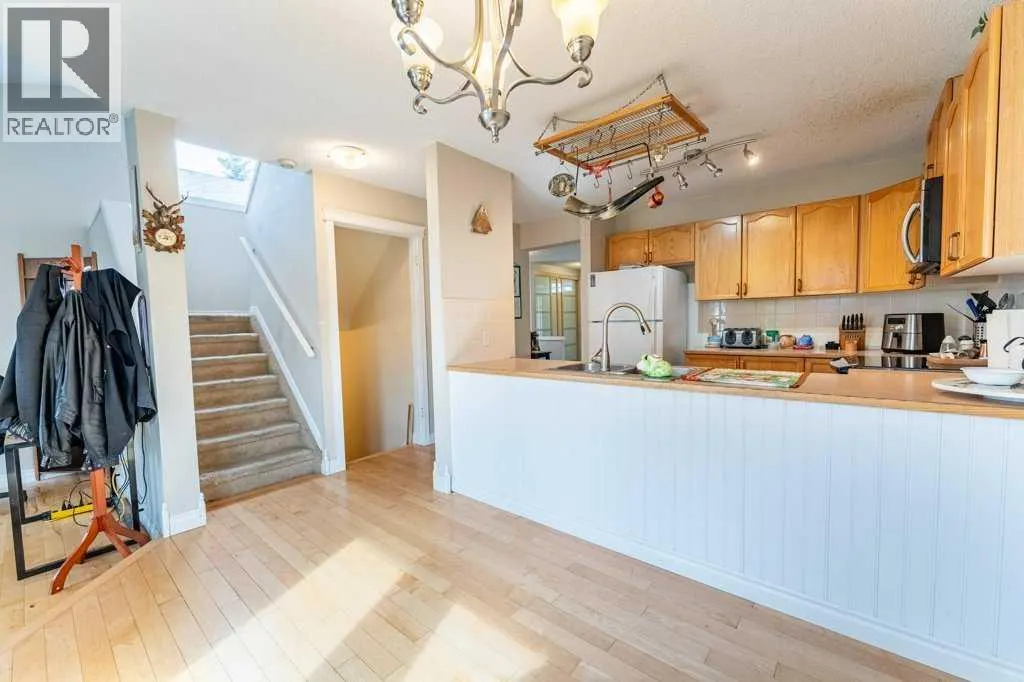 250 Mt Lorette Close SE