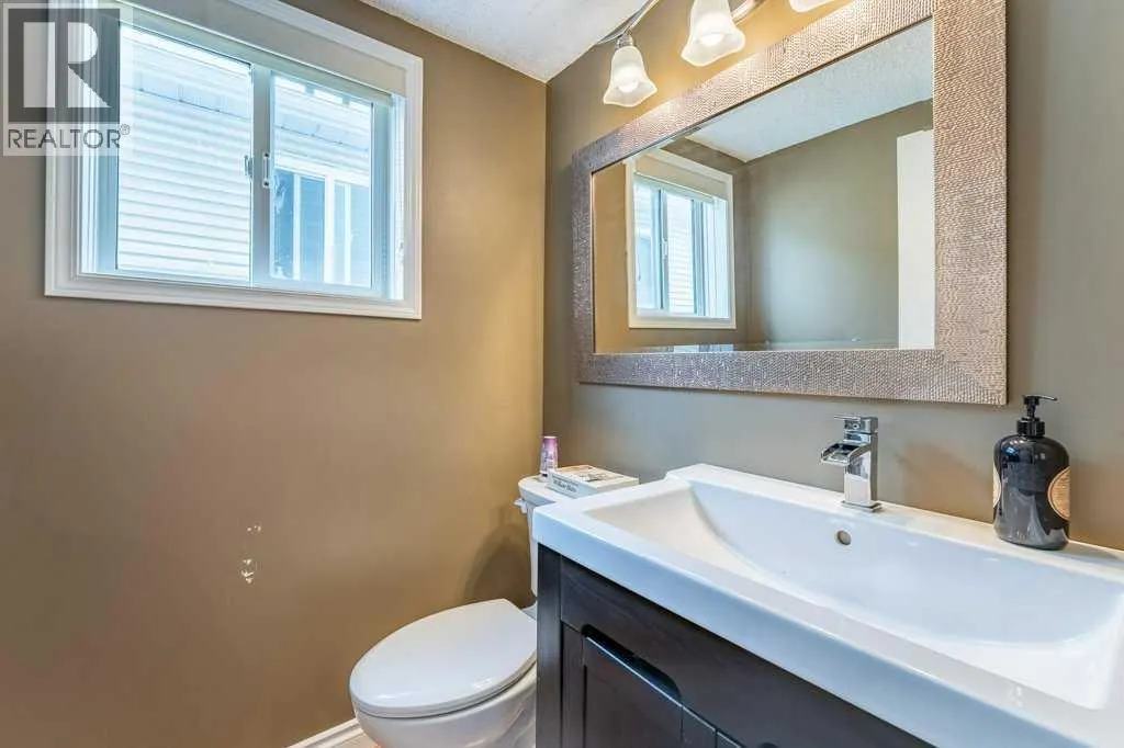 250 Mt Lorette Close SE