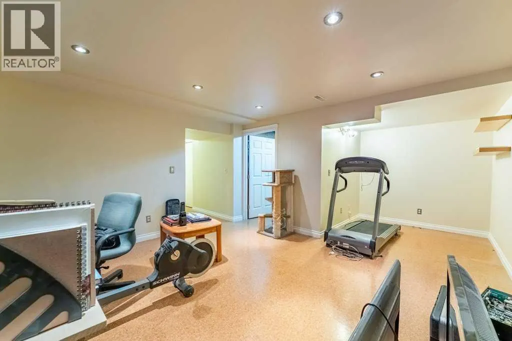 250 Mt Lorette Close SE