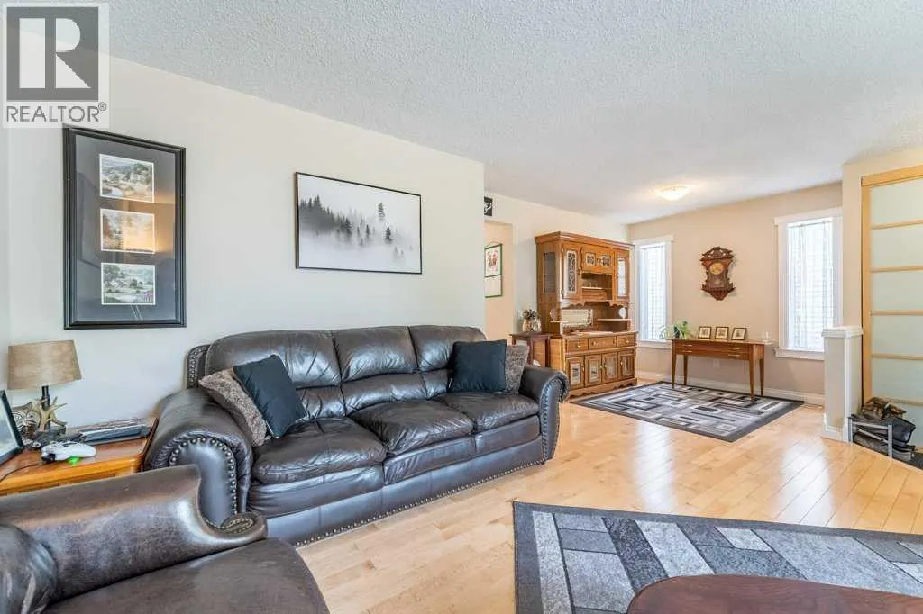 250 Mt Lorette Close SE