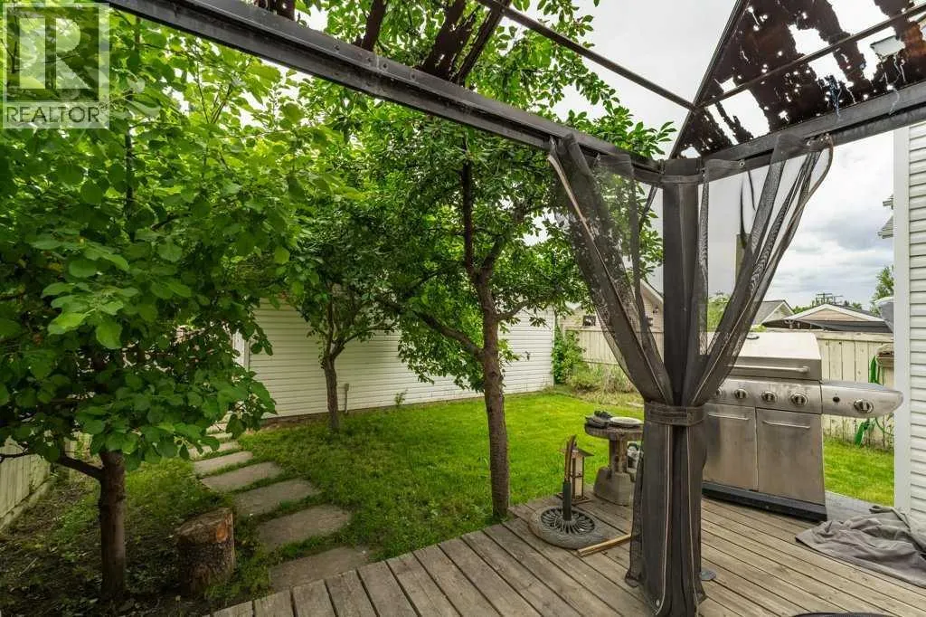 250 Mt Lorette Close SE