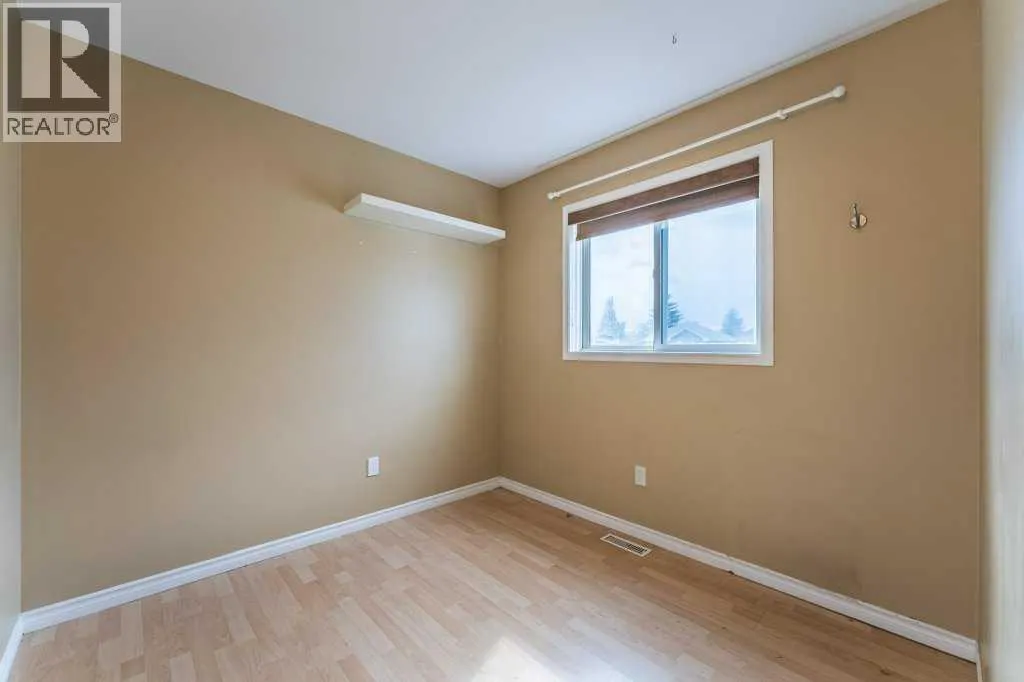 250 Mt Lorette Close SE