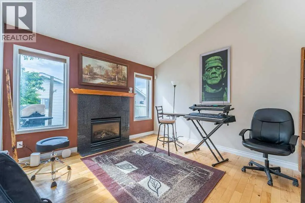 250 Mt Lorette Close SE
