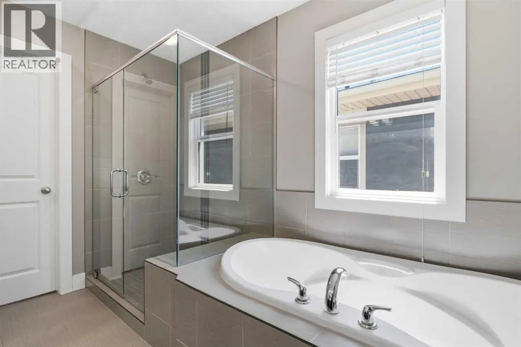 11 MARQUIS Crescent SE