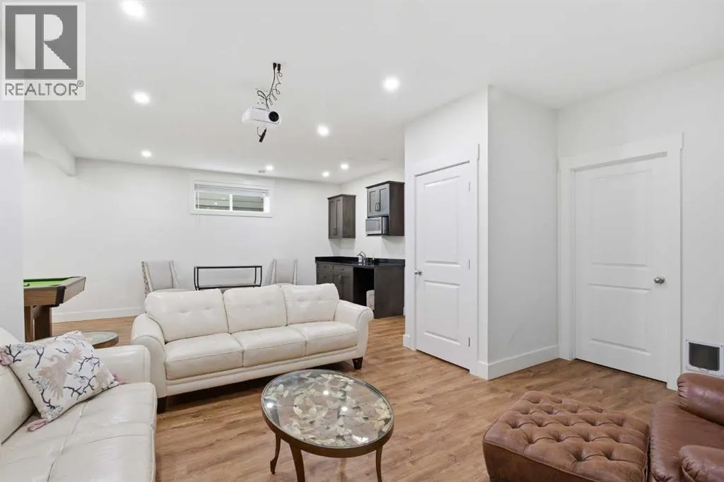 11 MARQUIS Crescent SE