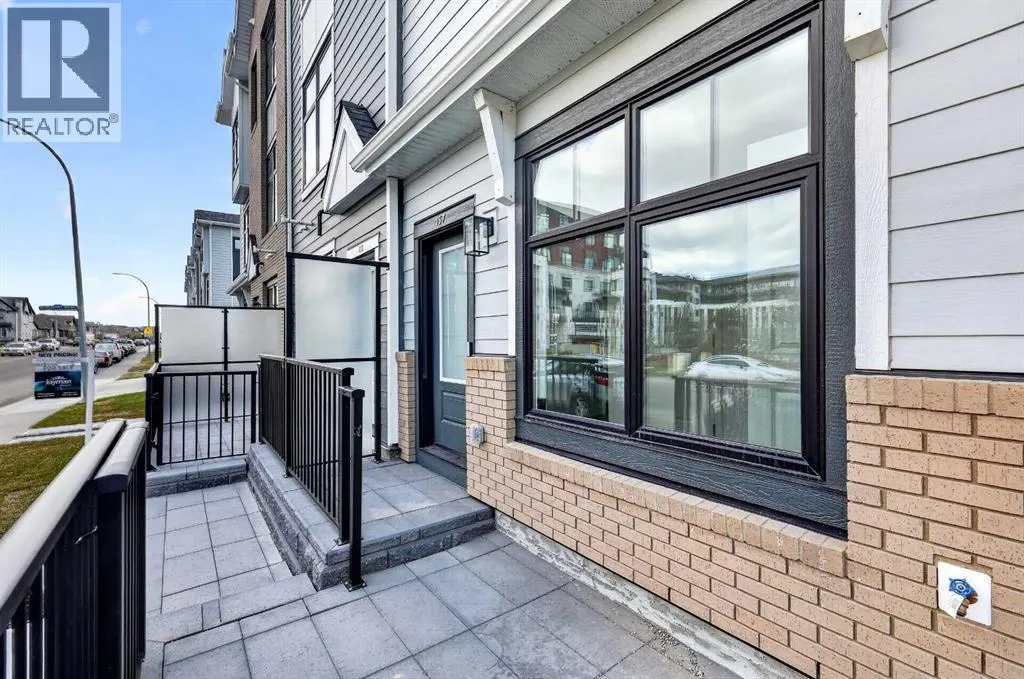 157 Mahogany Gardens SE