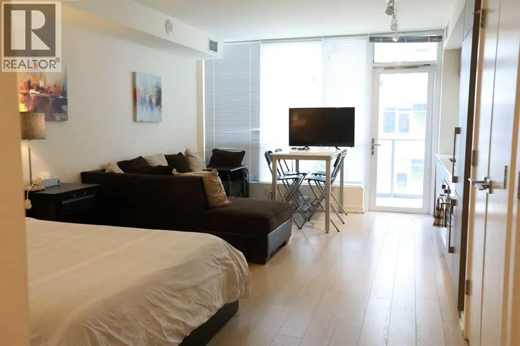 304, 51 Waterfront Mews SW