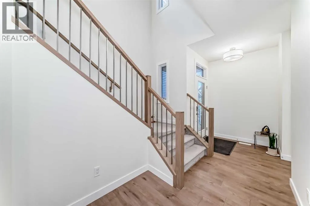138 Silver Spruce Grove SW