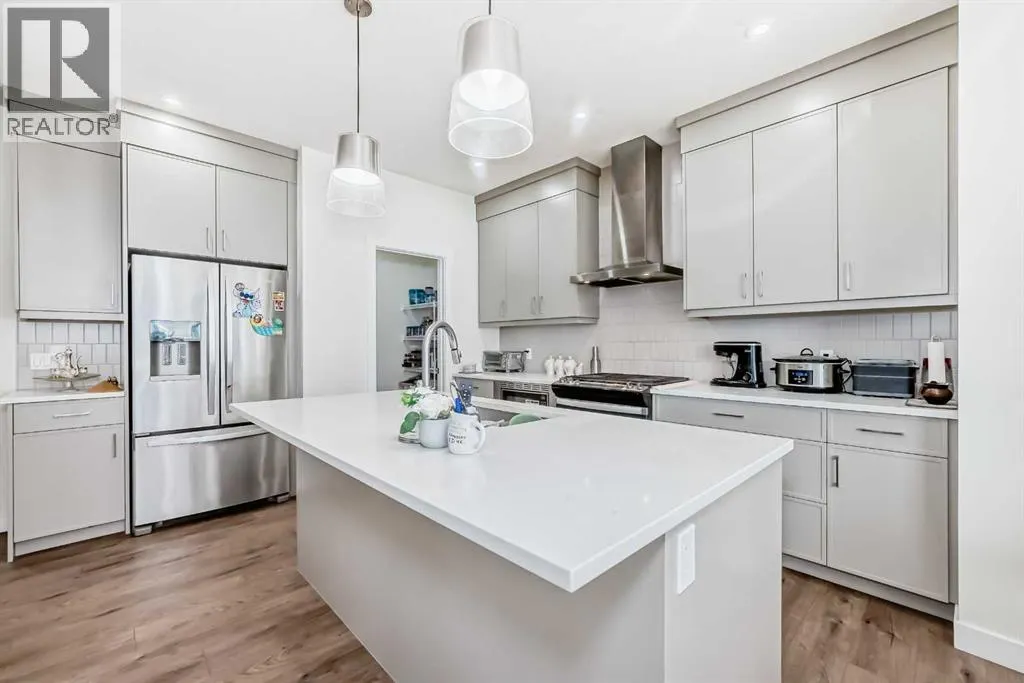 138 Silver Spruce Grove SW